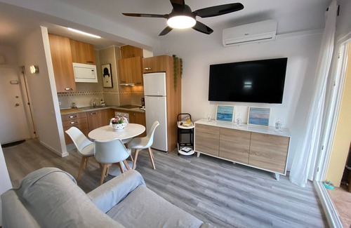 Mas Pinell Apartamento | Mare Nostrum 622 - Renovado, 80m de la playa y con aire