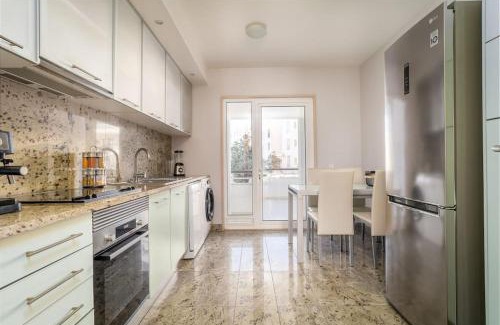 Telheiro Apartamento | Marina Serenity Apartment by Lisbeyond