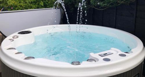 Woodhorn Casa | Marine Cottage 2 - With Private Hot Tub