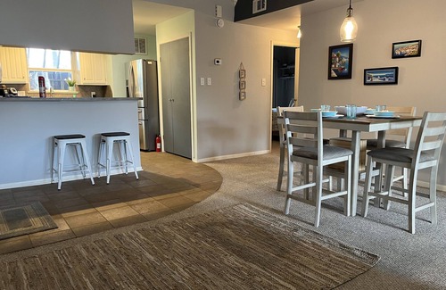 El Lago Condominio | Mariner's Village Tranquility