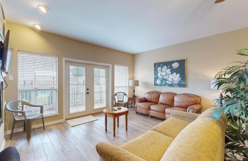El Lago Apartamento | Mariner Village 108