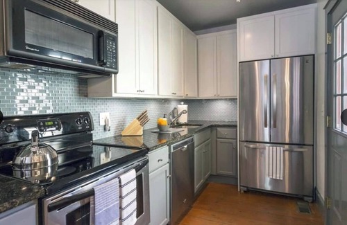 Historic District - North Cabaña | Mariner’s Cottage - 2BD, 1 BA - in Historic District w Private Parking