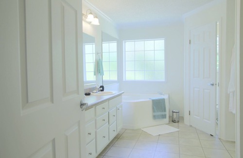 Pineville Casa | Vida lujosa, destino de la boda, campo de prácticas, piscina, estanque de pesca