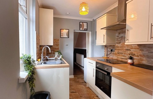 Abertillery Casa | Mariposa House - Retreat in South Wales