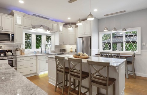Mechanicsburg Casa | Market Street Manor - Victorian Getaway + Hot Tub