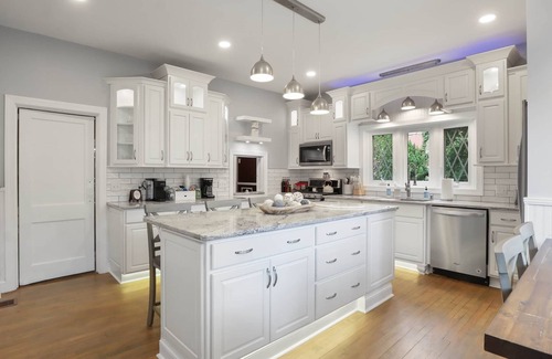 Mechanicsburg Casa | Market Street Manor - Victorian Getaway + Hot Tub