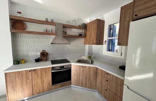 Megisti Casa | Marlen Pearl