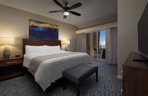 Central Beach Hotel | Marriott's Beachplace Towers - 2 Bedroom Villa - Walk to the Tortuga Music Fest