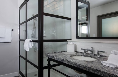 Cortez Hill Apartamento | Marriott Vacation Club, San Diego. King bed suite