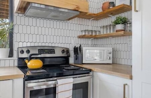 Folly Beach Casa | Retiro de playa de 4 camas recientemente renovado, vista al mar con 1 minuto a pie de la playa