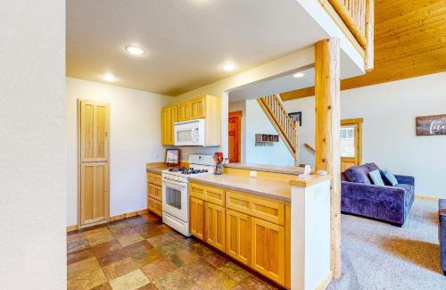Klamath Falls Casa | Marsh Hawk Cabin