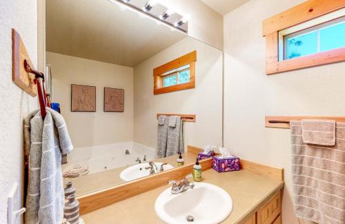 Klamath Falls Casa | Marsh Hawk Cabin