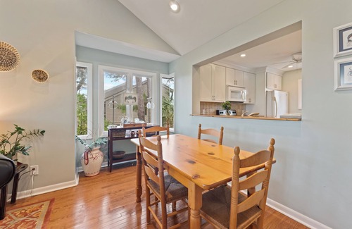 Seabrook Island Casa | Marsh View Creekwatch Villa! 2 BR/2.5 BA! Neighborhood Pool! Amenity Cards!