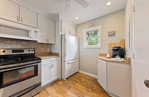 Seabrook Island Casa | Marsh View Creekwatch Villa! 2 BR/2.5 BA! Neighborhood Pool! Amenity Cards!