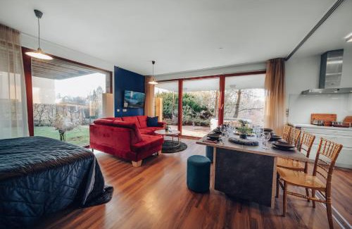 Prague 13 Apartamento | Marvel 2BD Apartment in modern villa with cozy terrace