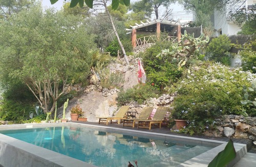 Castelldefels Casa | Marvelous 4-bedroom garden house, Castelldefels,5 min. walking from the beach