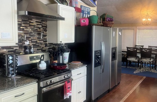 Livingston Apartamento | Marvelous Master on the Water at Lake Anna with Tv and Full Bathroom