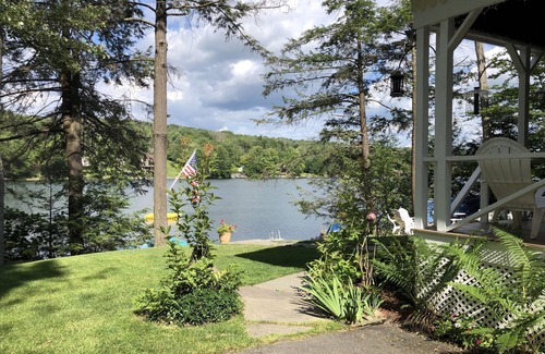 Brackney Cabaña | Pintoresco Bosque Lago Cottage Frente