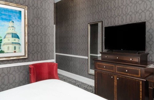 Historic District Hotel | Maryland Inn Queen at Historic Inns of Annapolis, Pets Allowed