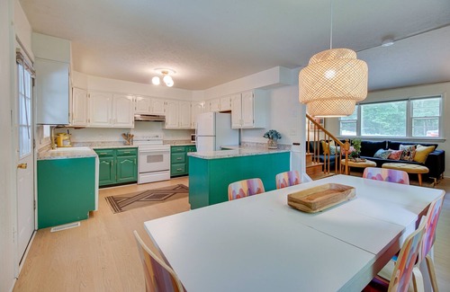 Lusby Cabina | Maryland Vacation Rental w/ Private Pool & Dock