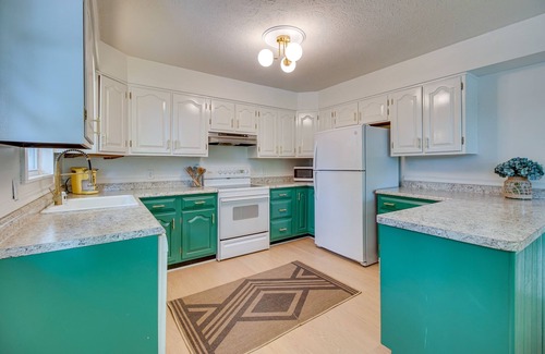 Lusby Cabina | Maryland Vacation Rental w/ Private Pool & Dock