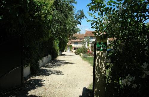 Saint-Etienne-du-Gres Cama Y Desayuno | Mas Calbret