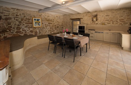 Martignargues Villa | Mas Tragos en 12000m², piscina climatizada, pista de tenis privada, cerca de Uzes.