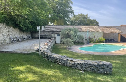 Valreas Casa | Mas Ferme du Chateau Montplaisir 4* "Castle side