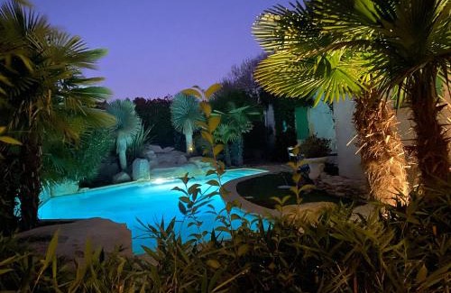 Beaumont-de-Pertuis Casa | Mas médiéval piscine d’exception jardin paysager jeu de boules rando