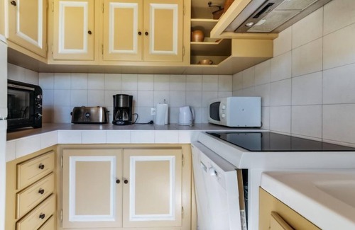 Noves Casa | Mas Madelon by Interhome