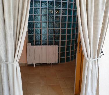 Camelas Casa | MAS VALLCROSA Chambre suite parentale avec jardin et piscine