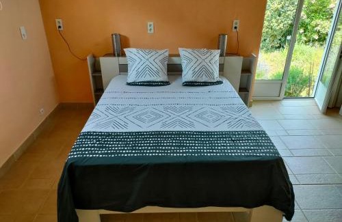 Camelas Casa | MAS VALLCROSA Chambre suite parentale avec jardin et piscine