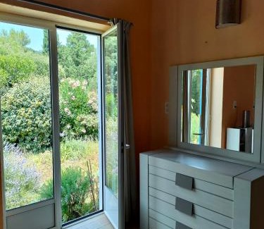 Camelas Casa | MAS VALLCROSA Chambre suite parentale avec jardin et piscine