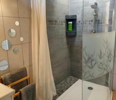 Camelas Casa | MAS VALLCROSA Chambre suite parentale avec jardin et piscine