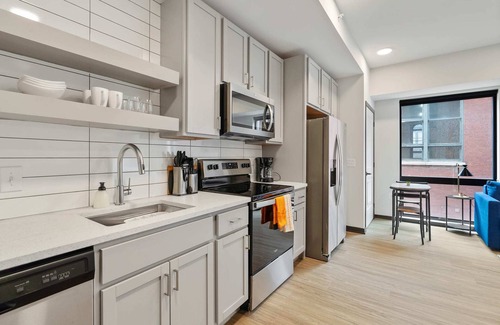 Lockerbie Square Apartamento | Mass w parking lounge & roof deck #15 | Cozysuites