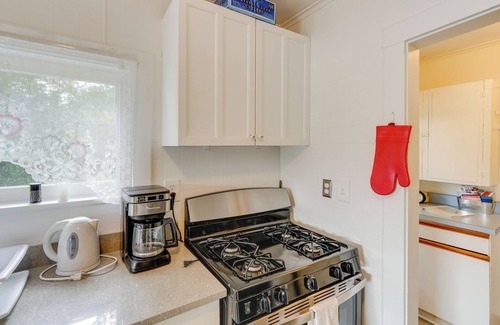 Great Barrington Casa | ¡Se admiten mascotas en Berkshires Home w / Dock & Fire Pit!