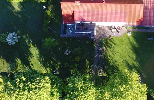 Bergen auf Ruegen Apartamento | Moderna casa de campo con chimenea, cerca del festival Störtebeker