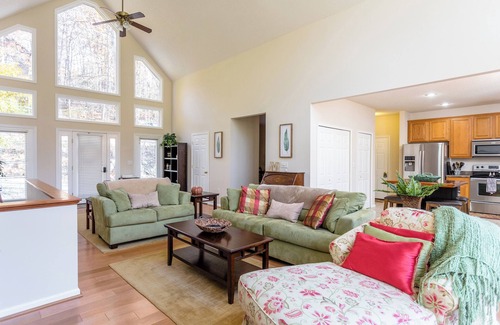 Massanutten Casa | Massanutten Retreat with Screened Porch & Media Room!