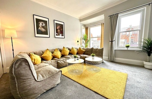 Canford Cliffs Apartamento | Massive 4 bedroom Duplex Apartment + Free Parking