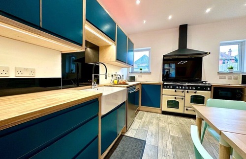 Winton Casa | Massive New House Sleeps 20+ Accepts Groups