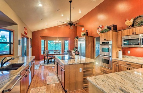 Torreon Casa | Massive Show Low Cabin with Deck - 3 Miles to Lake!