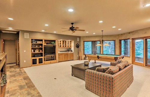 Torreon Casa | Massive Show Low Cabin with Deck - 3 Miles to Lake!