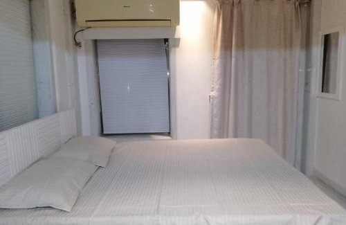 Khar Apartamento | Master bedroom 1 a