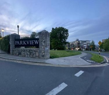 Stepaside Casa | Master Bedroom with Ensuite Bathroom & Shower