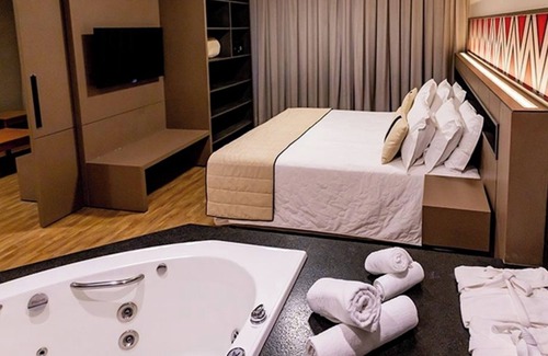 Foz do Iguacu Hotel | Master Suite Comfort | Elegant Escape Surrounded by Green & Wellness