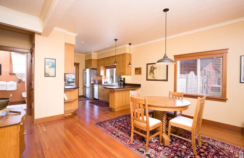 Blue Lake Casa | ☀️Masterfully Crafted Home In Sunny Blue Lake- Elegant Comfort, Outdoor Pool Table