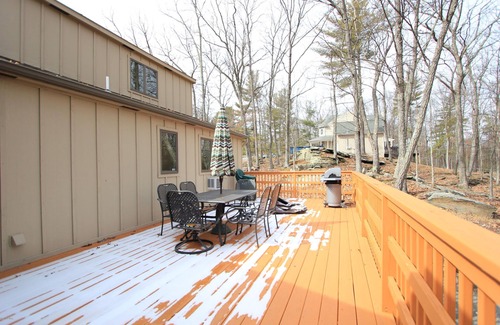 Rowland Casa | Masthope / Ski Big Bear Community en el tiro de piedra de Northern Pocono desde La