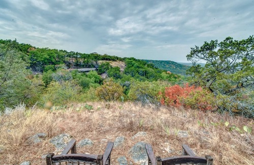 Glen Rose Casa | Mata'Zamo, Casi África, Bed & Barn, 900 acres con senderos. $ 250 por noche y más.