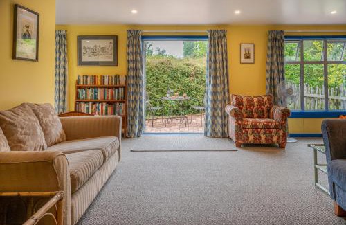 Port Levy Casa | Matagouri Cottage - Port Levy Holiday Home