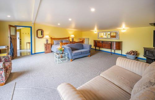 Port Levy Casa | Matagouri Cottage - Port Levy Holiday Home